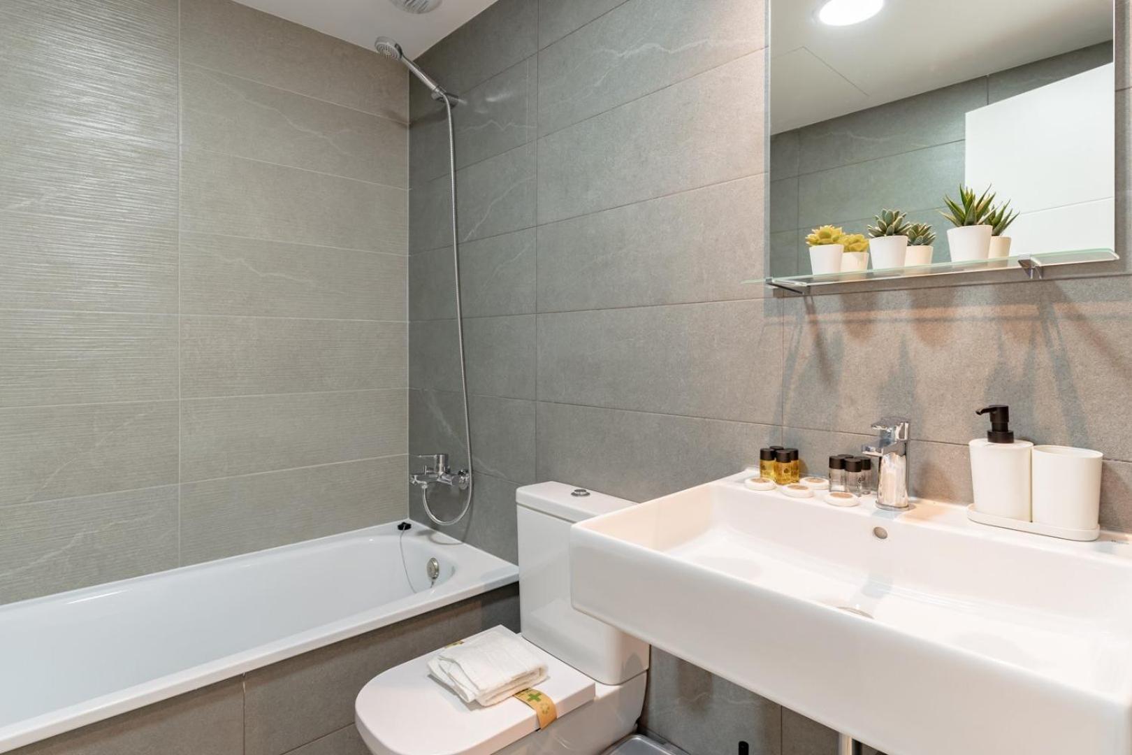 Guestready - Sunny Seaside Escape In Malaga Apartment Bagian luar foto